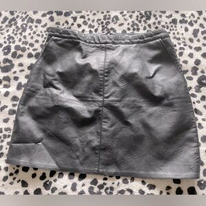 Real leather short skirt with pockets
